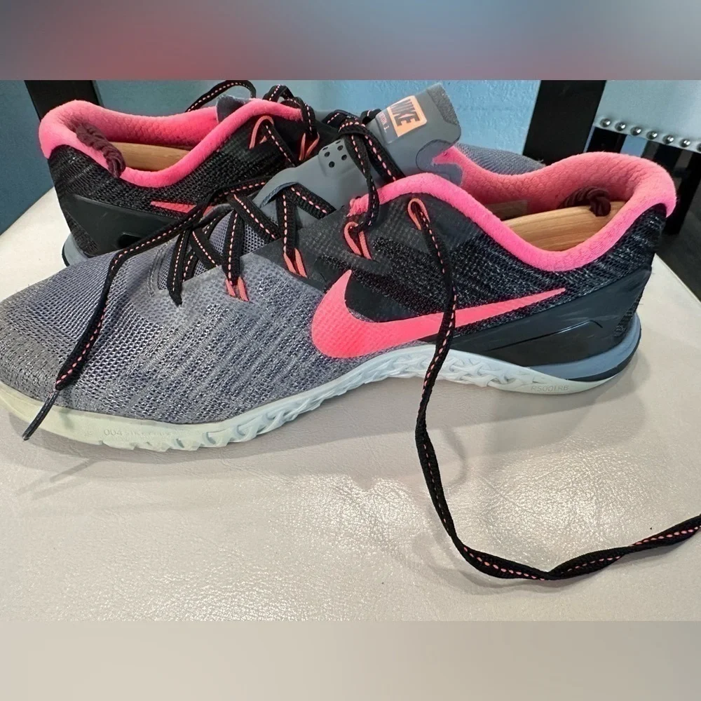 NIKE Metcon 3 Womens Cross Training Shoes Grey Black Pink 849807-004 Size 8